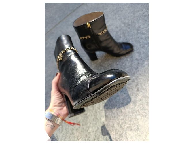 Botines Chanel de cuero negro con cadena - vista 6
