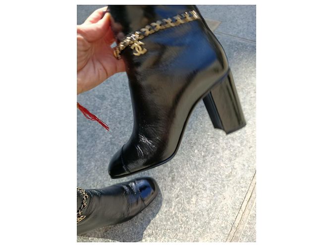 Botines Chanel de cuero negro con cadena - vista 7