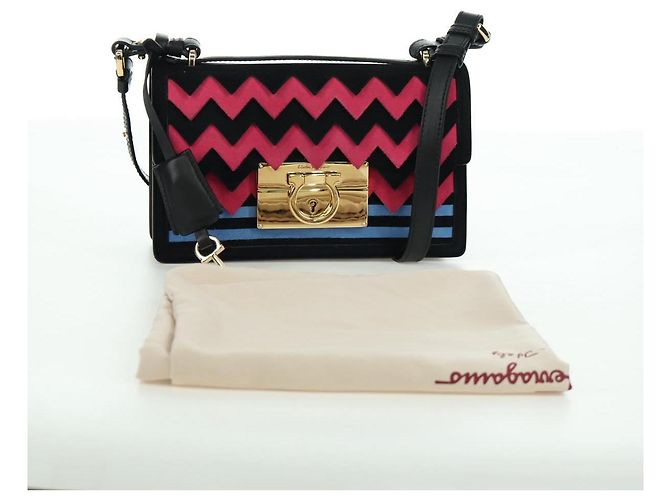 Borsa a Spalla Gancini in Camoscio Nero Rosa Oro Auth ARZ419M di Salvatore Ferragamo D'oro - vista 12