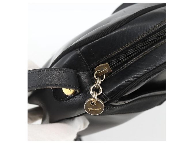 Borsa a Spalla Vala in Pelle Nera e Oro Salvatore Ferragamo Auth BA11345 Nero D'oro - vista 10