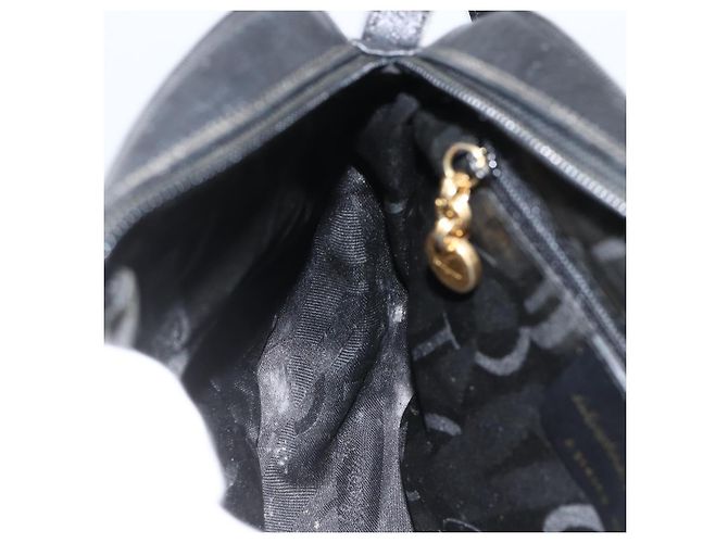 Borsa a Spalla Vala in Pelle Nera e Oro Salvatore Ferragamo Auth BA11345 Nero D'oro - vista 18