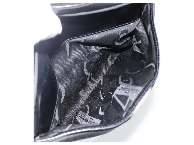 Borsa a Spalla Vala in Pelle Nera e Oro Salvatore Ferragamo Auth BA11345 Nero D'oro - vista 21