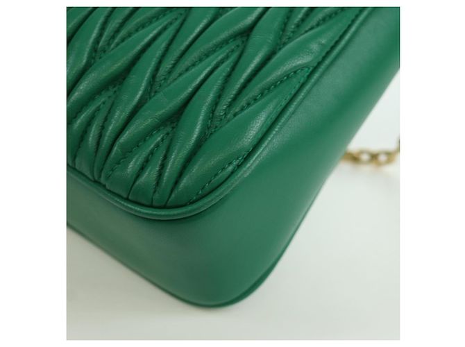Borsa a Spalla Miu Miu Matelassé in Pelle 2 in 1 Verde Oro Auth 171450SAM D'oro - vista 17