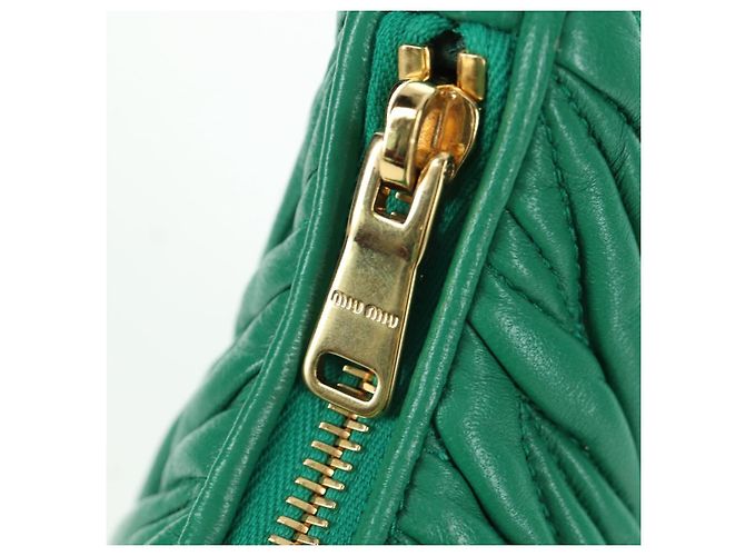 Borsa a Spalla Miu Miu Matelassé in Pelle 2 in 1 Verde Oro Auth 171450SAM D'oro - vista 21