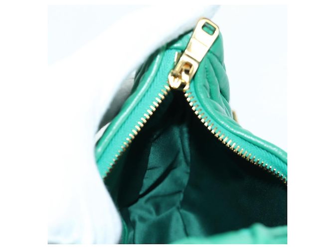 Borsa a Spalla Miu Miu Matelassé in Pelle 2 in 1 Verde Oro Auth 171450SAM D'oro - vista 24