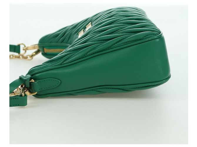 Borsa a Spalla Miu Miu Matelassé in Pelle 2 in 1 Verde Oro Auth 171450SAM D'oro - vista 3
