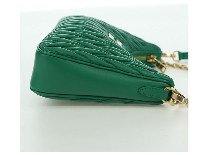 Borsa a Spalla Miu Miu Matelassé in Pelle 2 in 1 Verde Oro Auth 171450SAM D'oro - vista 4