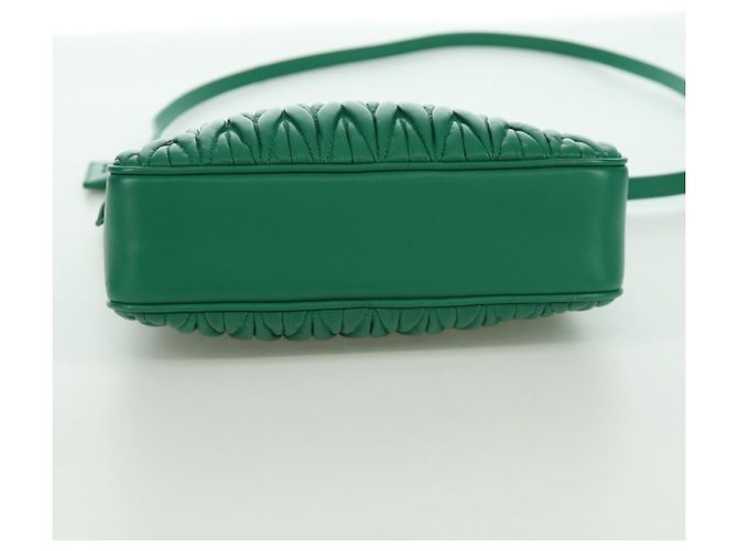 Borsa a Spalla Miu Miu Matelassé in Pelle 2 in 1 Verde Oro Auth 171450SAM D'oro - vista 5