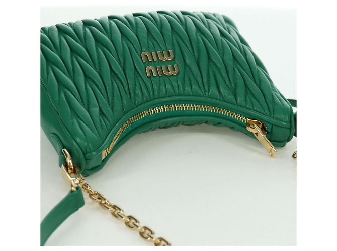 Borsa a Spalla Miu Miu Matelassé in Pelle 2 in 1 Verde Oro Auth 171450SAM D'oro - vista 6