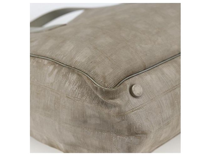 CHANEL Nuova Borsa da Viaggio in Nylon Beige CC Auth BA11252 - vista 15