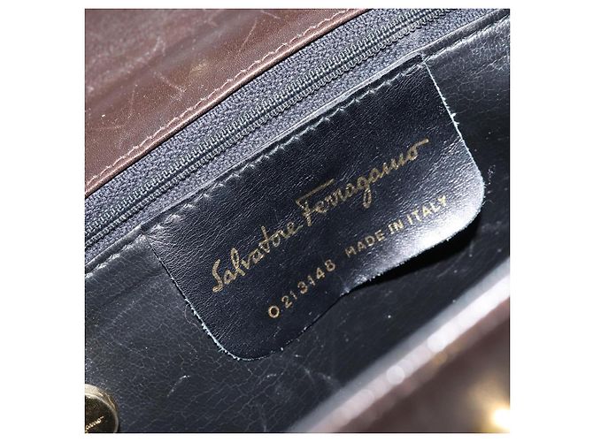 Salvatore Ferragamo Borsa a Spalla Gancini in Pelle Marrone Scuro Oro Auth LNZ544 D'oro - vista 11