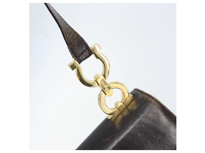 Salvatore Ferragamo Borsa a Spalla Gancini in Pelle Marrone Scuro Oro Auth LNZ544 D'oro - vista 18