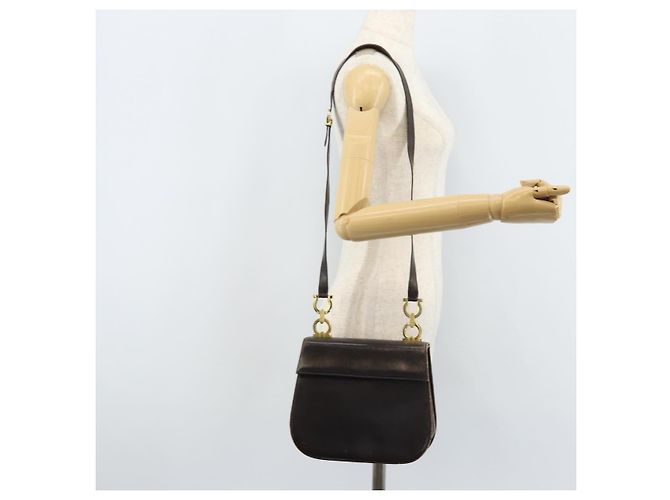 Salvatore Ferragamo Borsa a Spalla Gancini in Pelle Marrone Scuro Oro Auth LNZ544 D'oro - vista 24