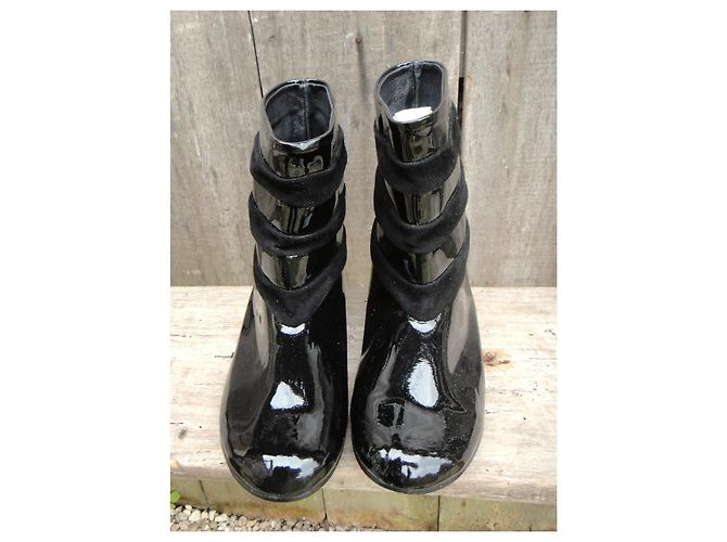 Botas Ankle Les Prairies de Paris em couro envernizado preto - vista 3