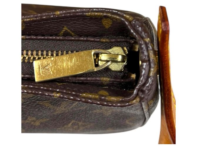 Louis Vuitton Looping MM Monogram Shoulder Bag Brown - view 10