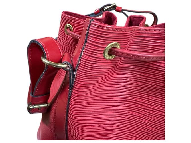 Noe Borsa a Spalla Petit Noé Epi Louis Vuitton Rosso - vista 11