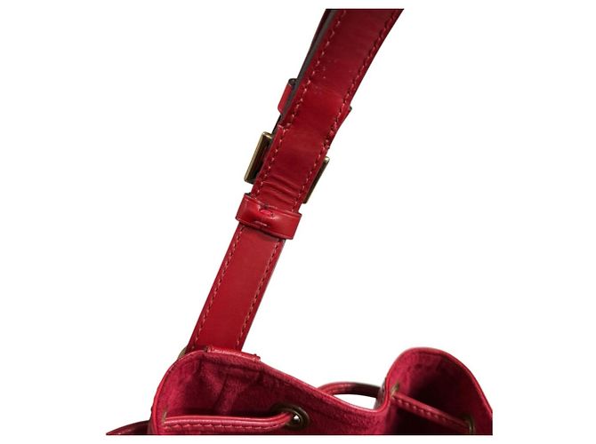 Noe Borsa a Spalla Petit Noé Epi Louis Vuitton Rosso - vista 14