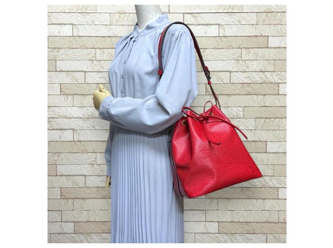 Noe Borsa a Spalla Petit Noé Epi Louis Vuitton Rosso - vista 2