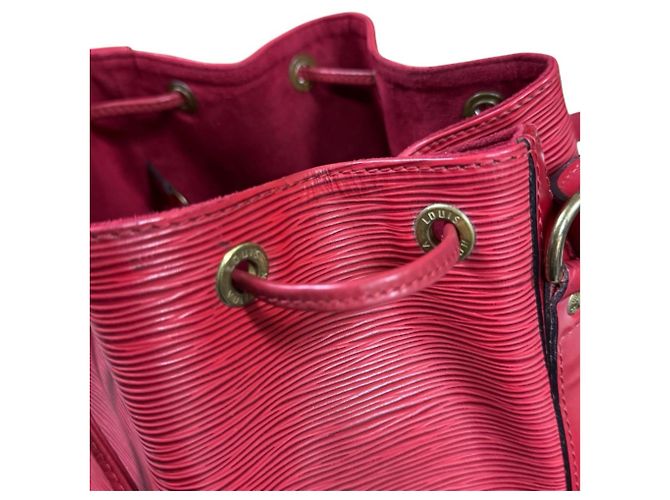 Noe Borsa a Spalla Petit Noé Epi Louis Vuitton Rosso - vista 9