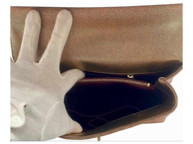 Chanel 19A Medium Coco Handle Borsa in Caviar Metallico Rame Senza Tempo Gold hardware - vista 8