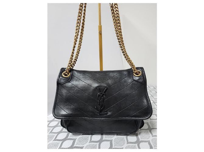 Bolsa de Ombro Niki Medium em Couro Preto YSL Saint Laurent - vista 4