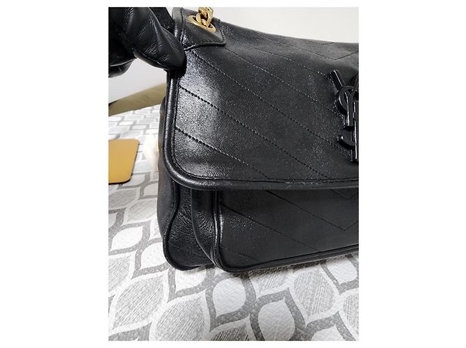 Bolsa de Ombro Niki Medium em Couro Preto YSL Saint Laurent - vista 8