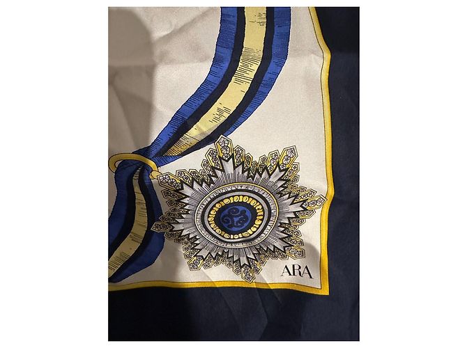 Autre Marque Foulard in seta ARA decorato con medaglie Bianco Blu D'oro - vista 2