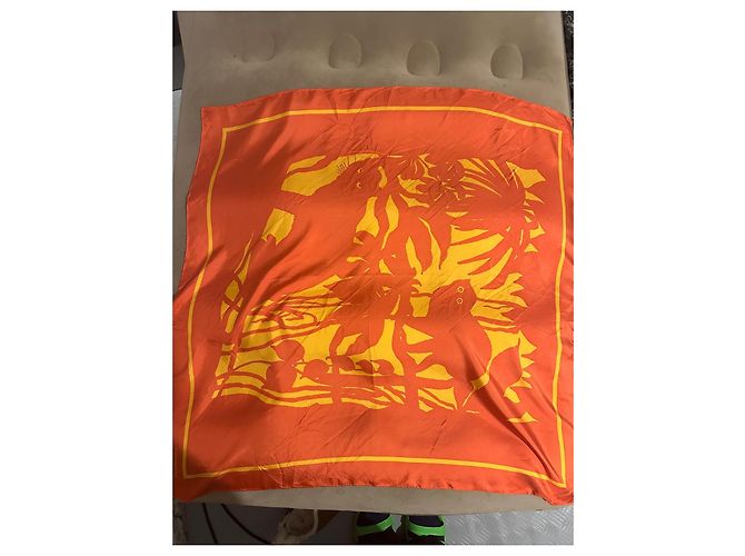 Foulard in seta Marimekko Motivo Tropicale Arancione e Giallo - vista 3