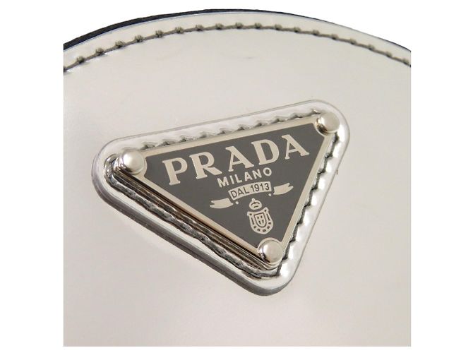 Borsa a tracolla con catena rotonda in spazzolato argento di Prada - vista 5
