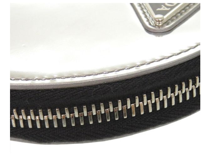Borsa a tracolla con catena rotonda in spazzolato argento di Prada - vista 7