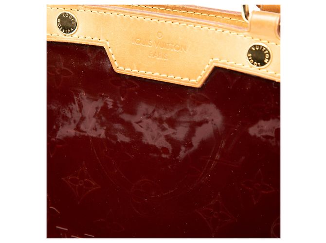 Louis Vuitton Borsa Brea MM in Vernis Monogram Rosso Bordò - vista 7