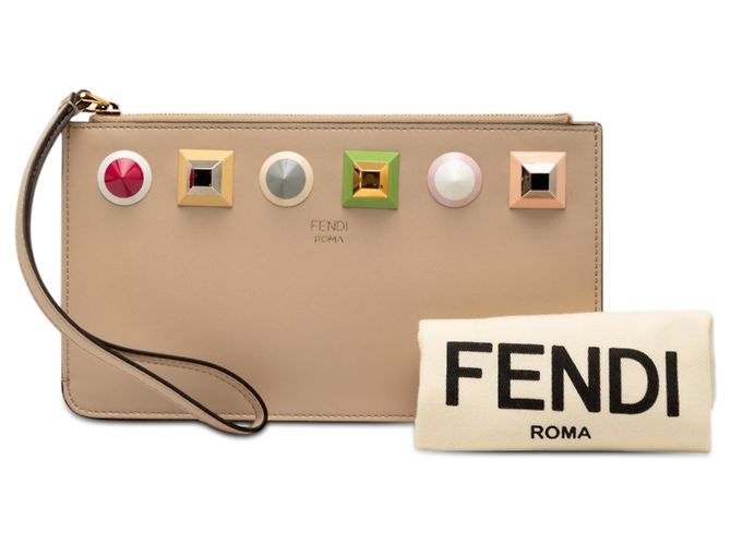 Clutch de cuero beige con tachuelas Fendi de muñeca delgada - vista 8