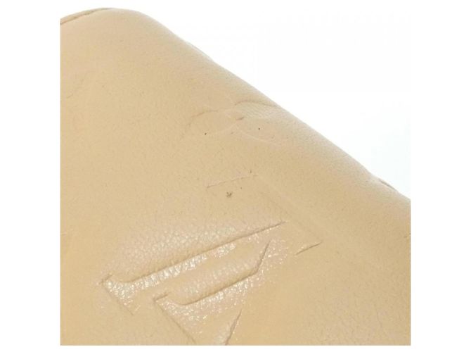 Cartera Lou Coussin Louis Vuitton Camello - vista 7