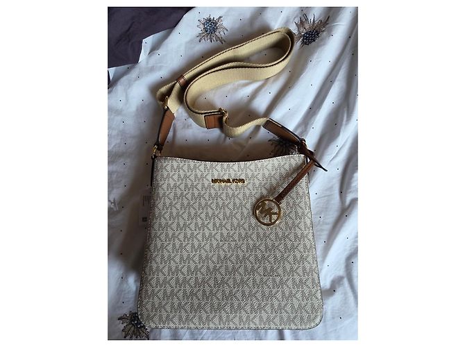 Borsa a Spalla Michael Kors Jet Set Travel in Tela Monogrammata Marrone Beige D'oro - vista 16