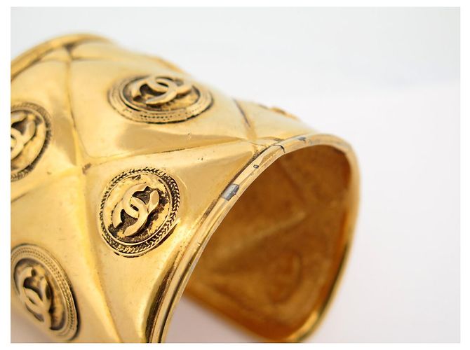 BRACCIALE VINTAGE CHANEL MANCHETTE APERTA QUILT LOGO CC 18 CM ORO D'oro - vista 5