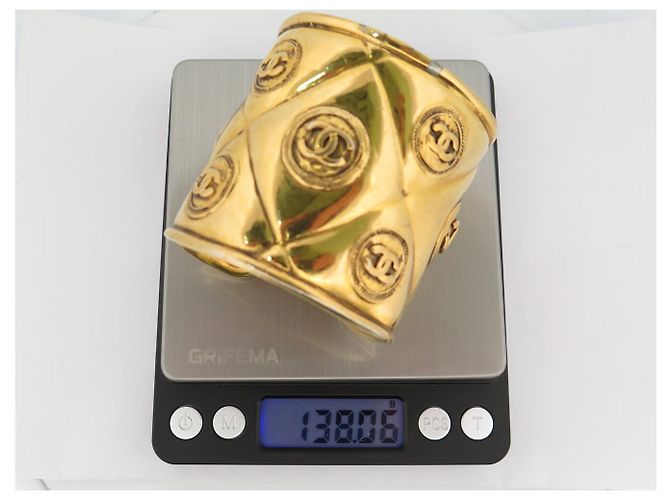 BRACCIALE VINTAGE CHANEL MANCHETTE APERTA QUILT LOGO CC 18 CM ORO D'oro - vista 8