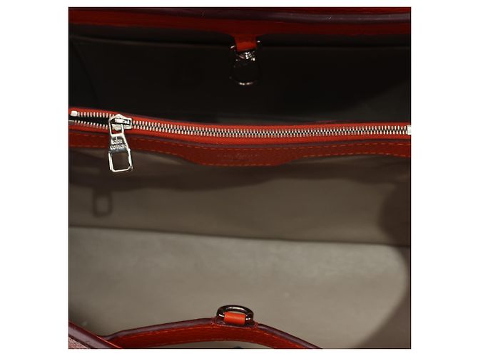 Borsa Louis Vuitton Capucines MM in pelle arancione - vista 5