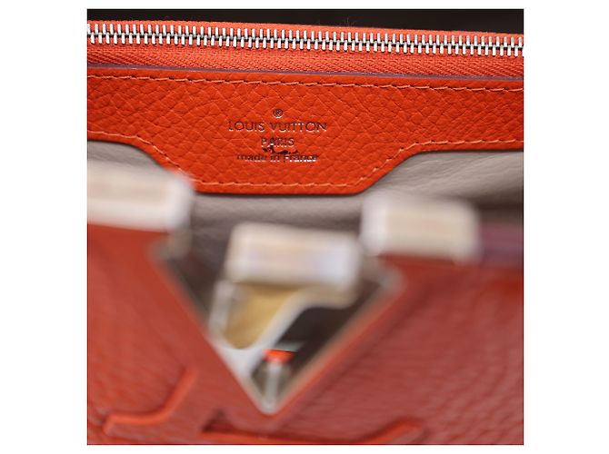 Borsa Louis Vuitton Capucines MM in pelle arancione - vista 6