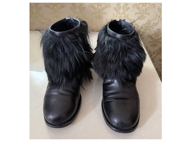 Botines Chanel de cuero negro con borde de piel - vista 2
