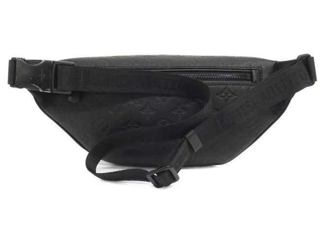 Bumbag Bolso de Hombro PM Discovery Monogram Shadow de Louis Vuitton Negro - vista 2