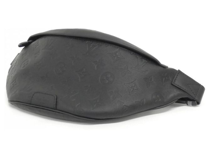 Bumbag Bolso de Hombro PM Discovery Monogram Shadow de Louis Vuitton Negro - vista 3
