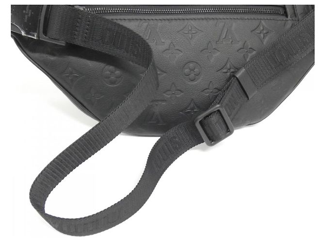 Bumbag Bolso de Hombro PM Discovery Monogram Shadow de Louis Vuitton Negro - vista 4