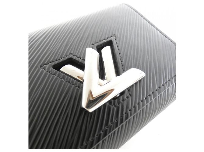 Billetera Compacta Twist Epi Louis Vuitton Negro - vista 5