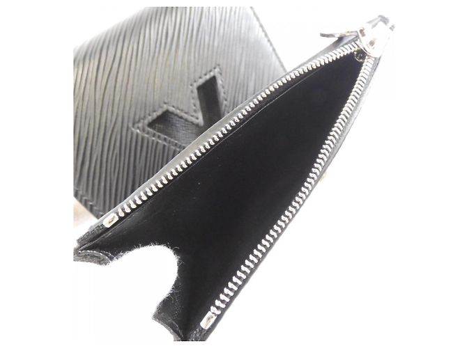 Billetera Compacta Twist Epi Louis Vuitton Negro - vista 9