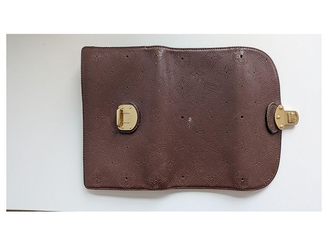 Mahina Babylone Louis Vuitton Mahina Amelie leather wallet brown - view 3