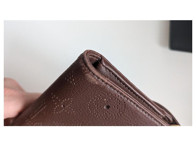 Mahina Babylone Louis Vuitton Mahina Amelie leather wallet brown - view 8