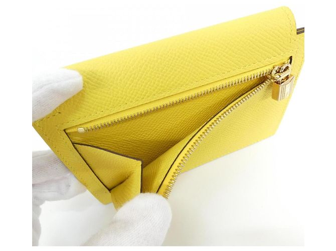 Billetera compacta Kelly de Hermès Amarillo - vista 5