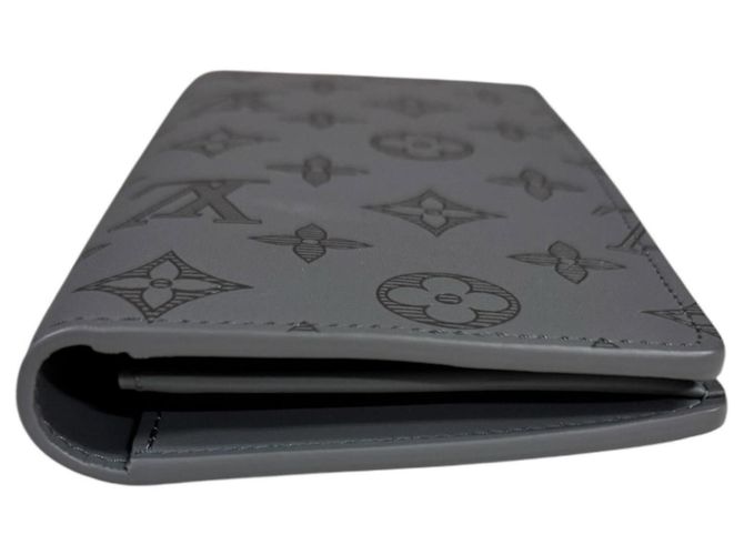 Louis Vuitton Portefeuille Brazza Monogram Shadow, Leder, Herren/Damen. Braun - Ansicht 4