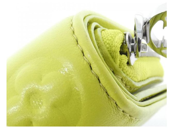 Cartera Lou Coussin Louis Vuitton Amarillo - vista 3