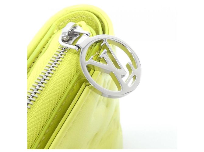 Cartera Lou Coussin Louis Vuitton Amarillo - vista 6